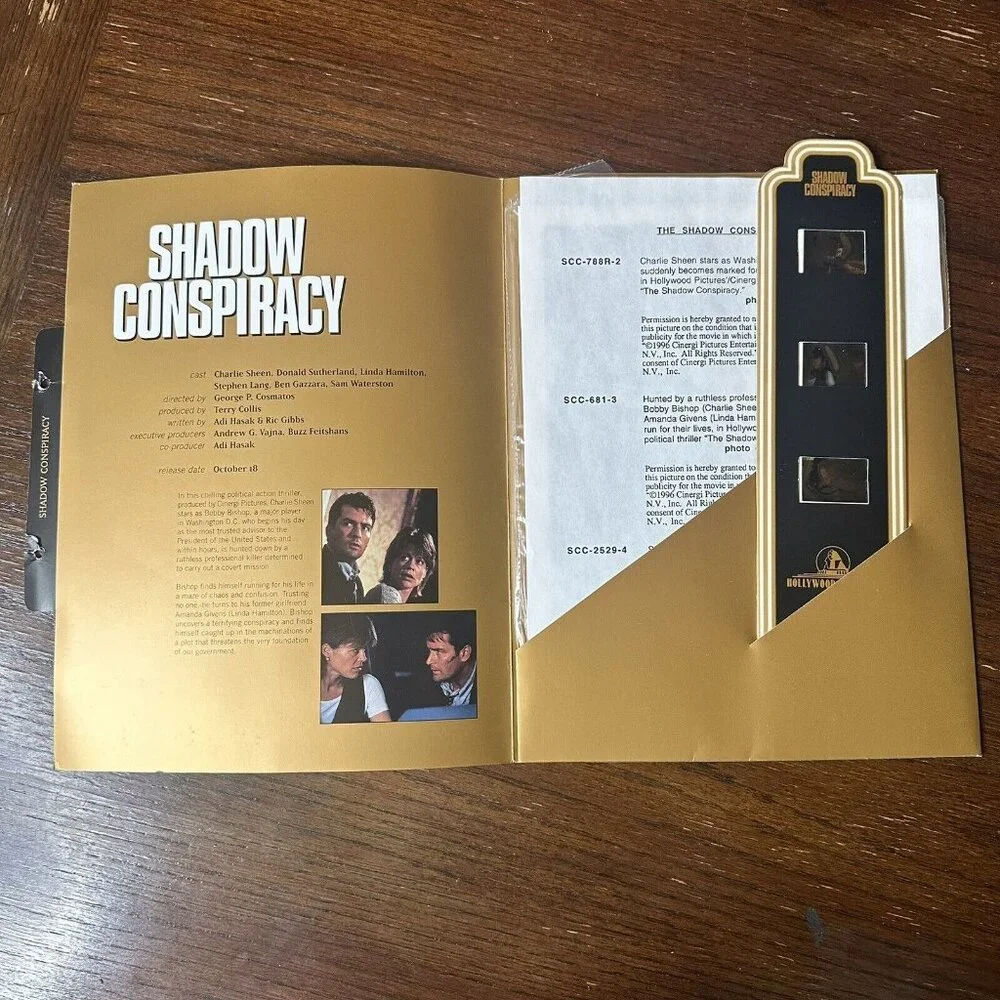 1997 Shadow Conspiracy Charlie Sheen Linda Hamilton Movie Stills Photos - Picture 4 of 6